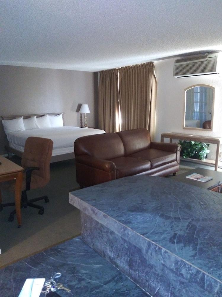 Desert Hot Springs Spa Hotel Exterior photo