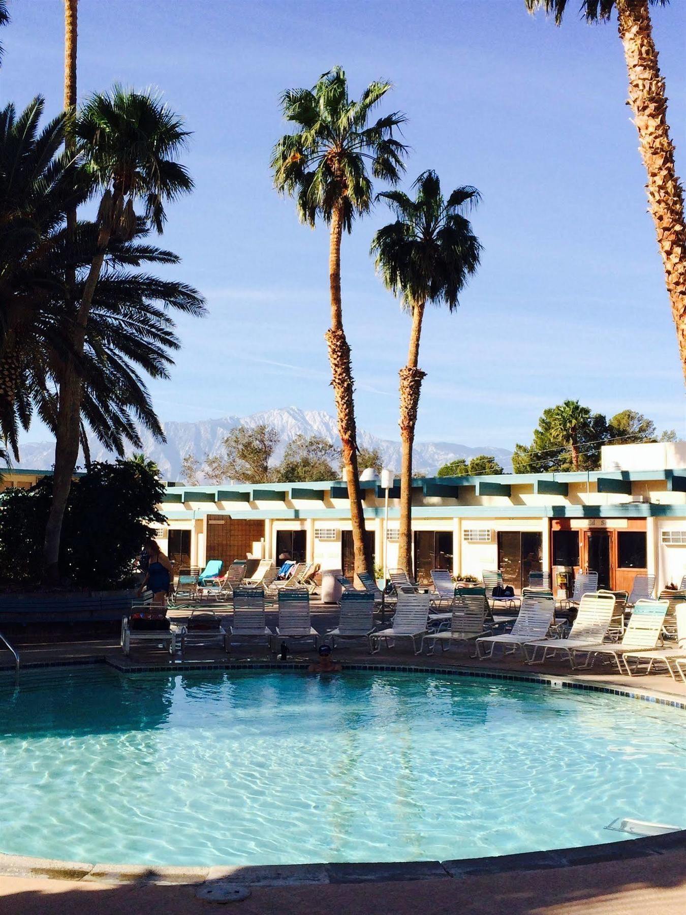 Desert Hot Springs Spa Hotel Exterior photo