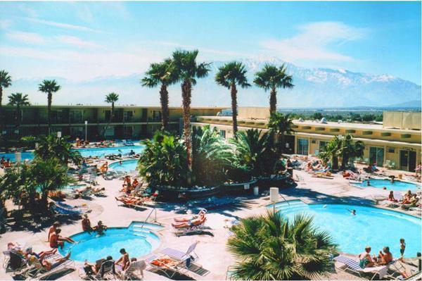 Desert Hot Springs Spa Hotel Exterior photo