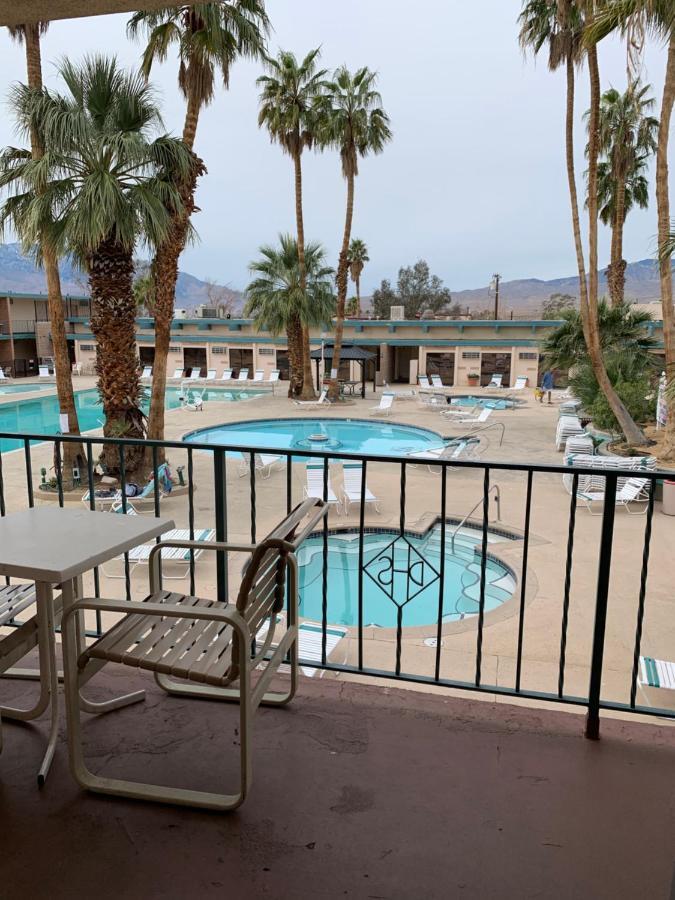 Desert Hot Springs Spa Hotel Exterior photo