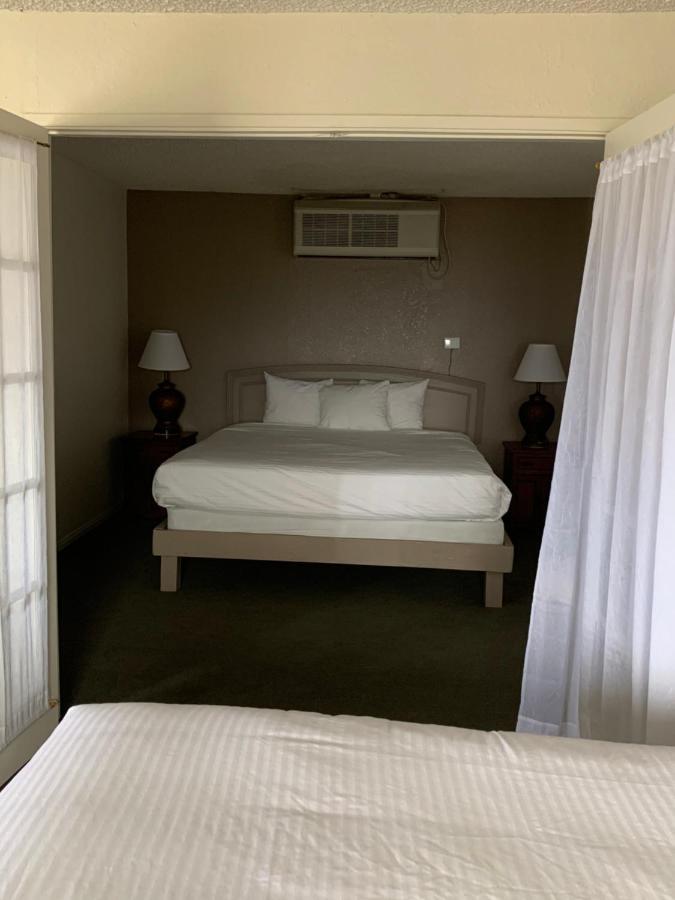 Desert Hot Springs Spa Hotel Exterior photo