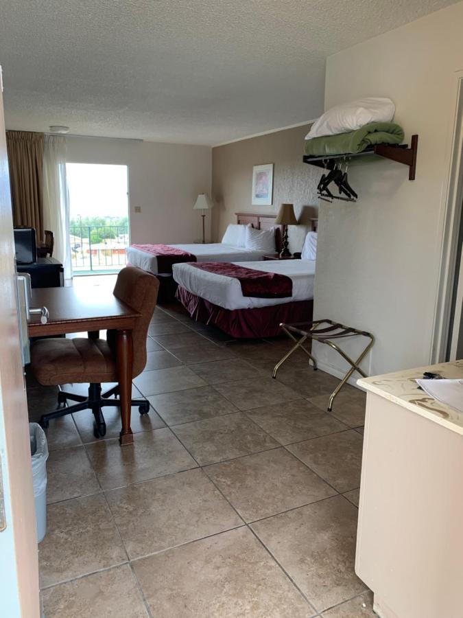 Desert Hot Springs Spa Hotel Exterior photo